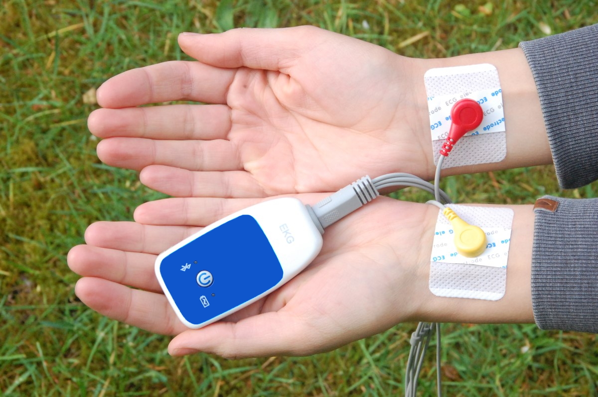 Cardiac event recorder